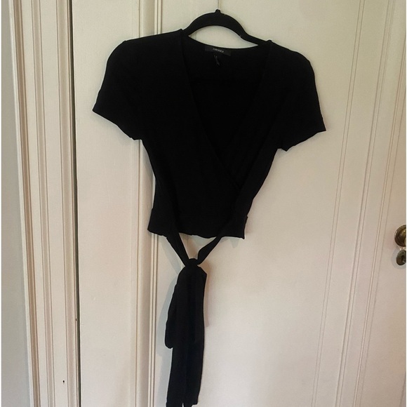 Forever 21 Black Cropped Tie Waist Top - Picture 1 of 7